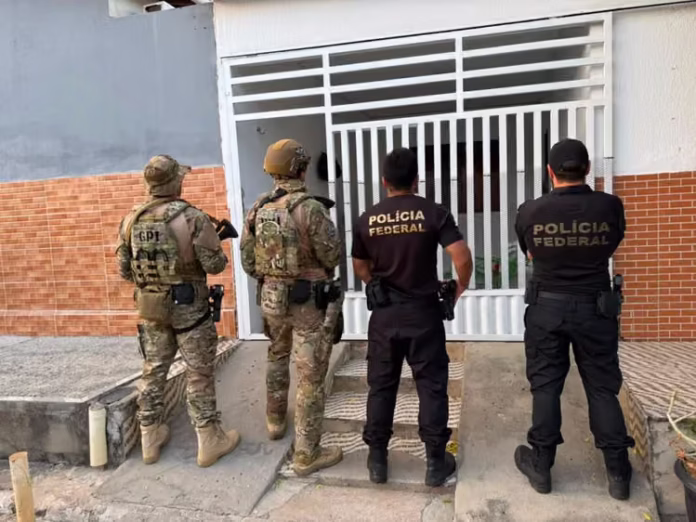 policiais