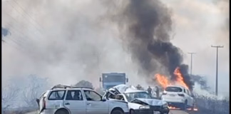 Acidente com vários veículos na PB-034 deixa a via bloqueada e carros pegando fogo em Alhandra, no Litoral Sul